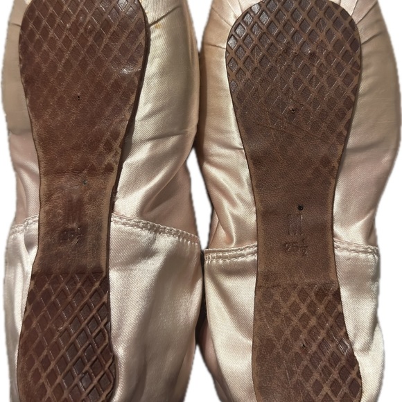 Pointe Ballet/Dance Shoes - Beige - Medium - Picture 2 of 2